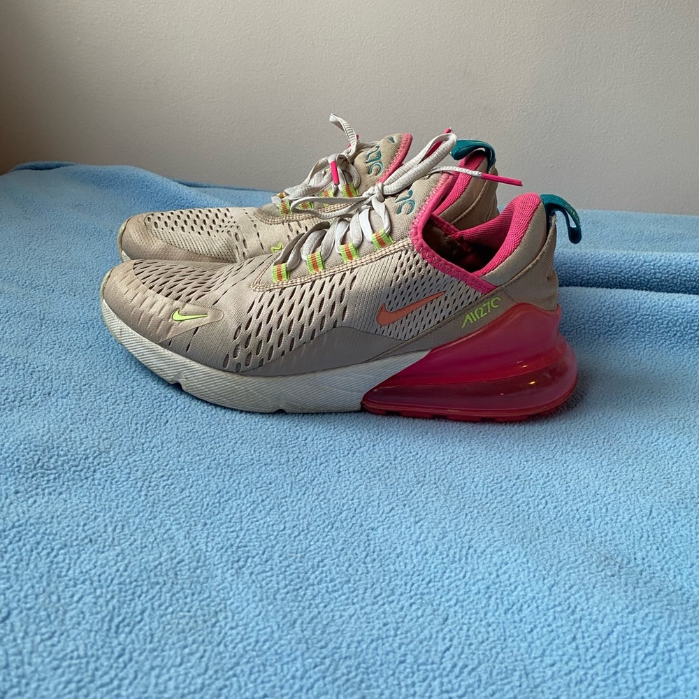 Nike Air Max 270! size 9!!